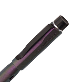 Uni Kuru Toga Dive Mechanical Pencil 0.5 Aurora Purple clip and body detail – Shibuya Stationery