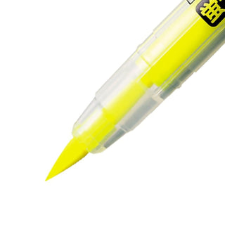 Close up of ZIG Brush High-Lite Quick C+ Highlighter tip in yellow on a white background - Shibuya Stationery Store